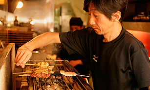 備長炭で焼き上げる串焼き